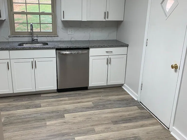 900 Gibson St — Photo 3