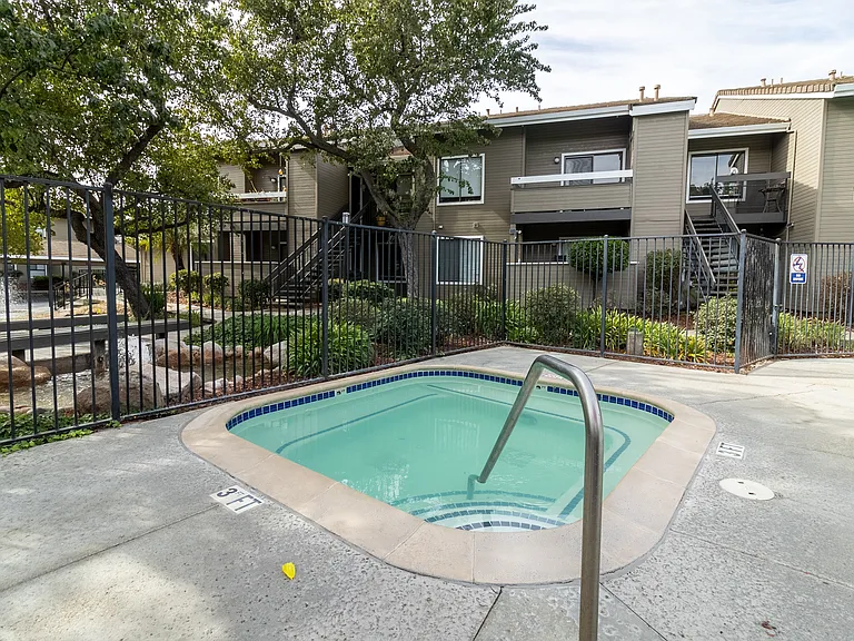 Monte Vista Apartments — Photo 16