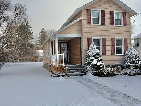 2nd image of 10 Maple St