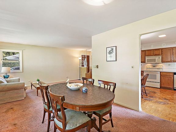 5th image of 647 E Stark Dr