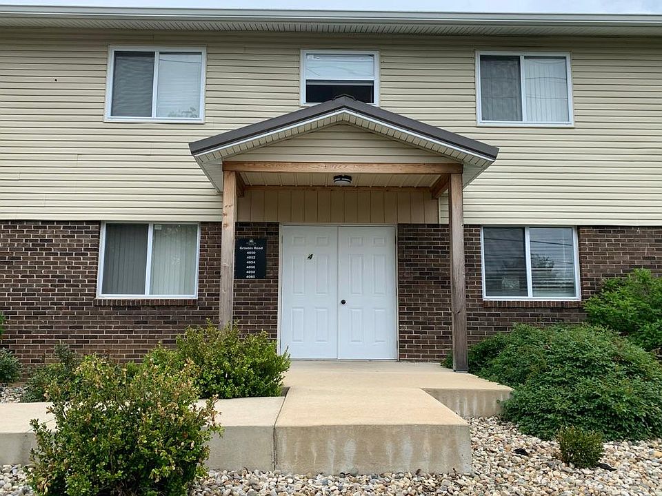 Front of building
5 units in building