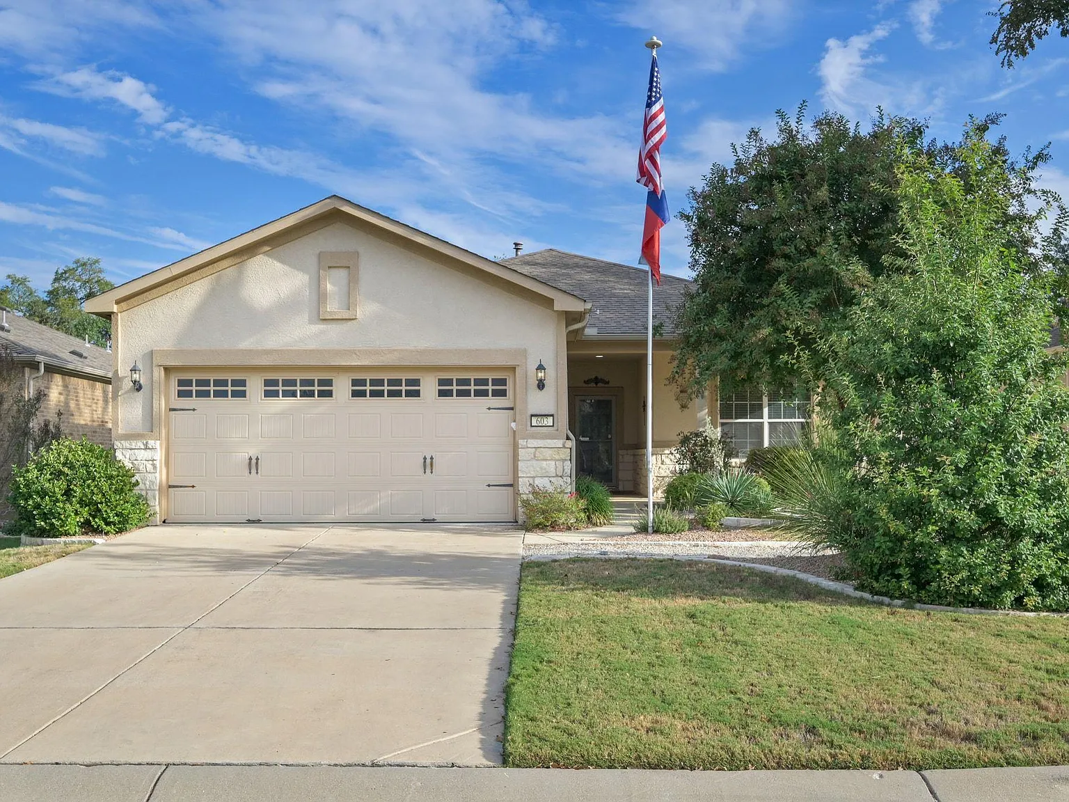 3 bed, 2.0 bath, 1624 sqft, $2,495 — Photo 1