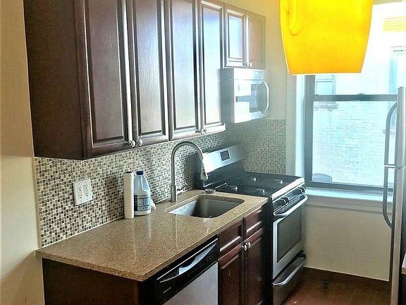 4th image of 2575 33rd St Floor 4