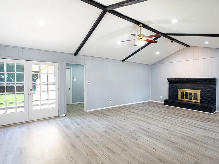 1506 Trowbridge St — Photo 7