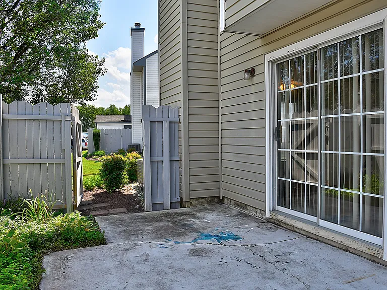 751 Ridge Cir — Photo 30