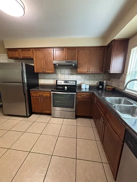 4 bed, 1500 sqft, $2,700 — Photo 4