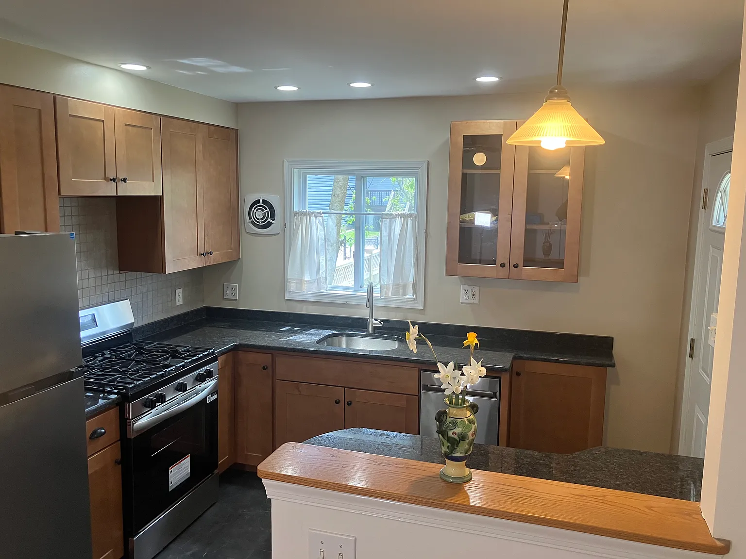 430 E Franklin St — Photo 2