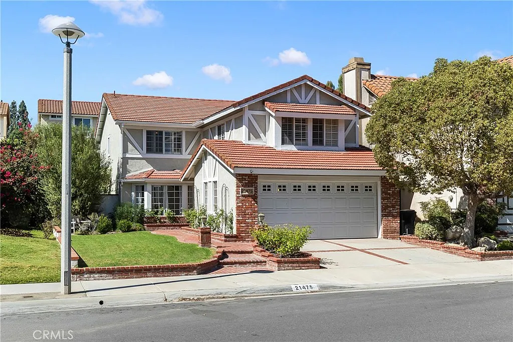 3 bed, 2.5 bath, 2183 sqft, $5,000 — Photo 1
