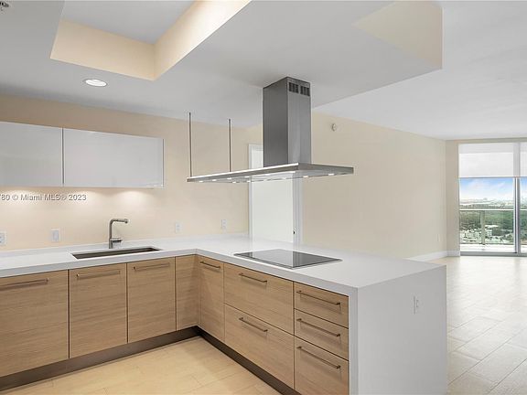 3rd image of 17111 Biscayne Blvd Unit 2304