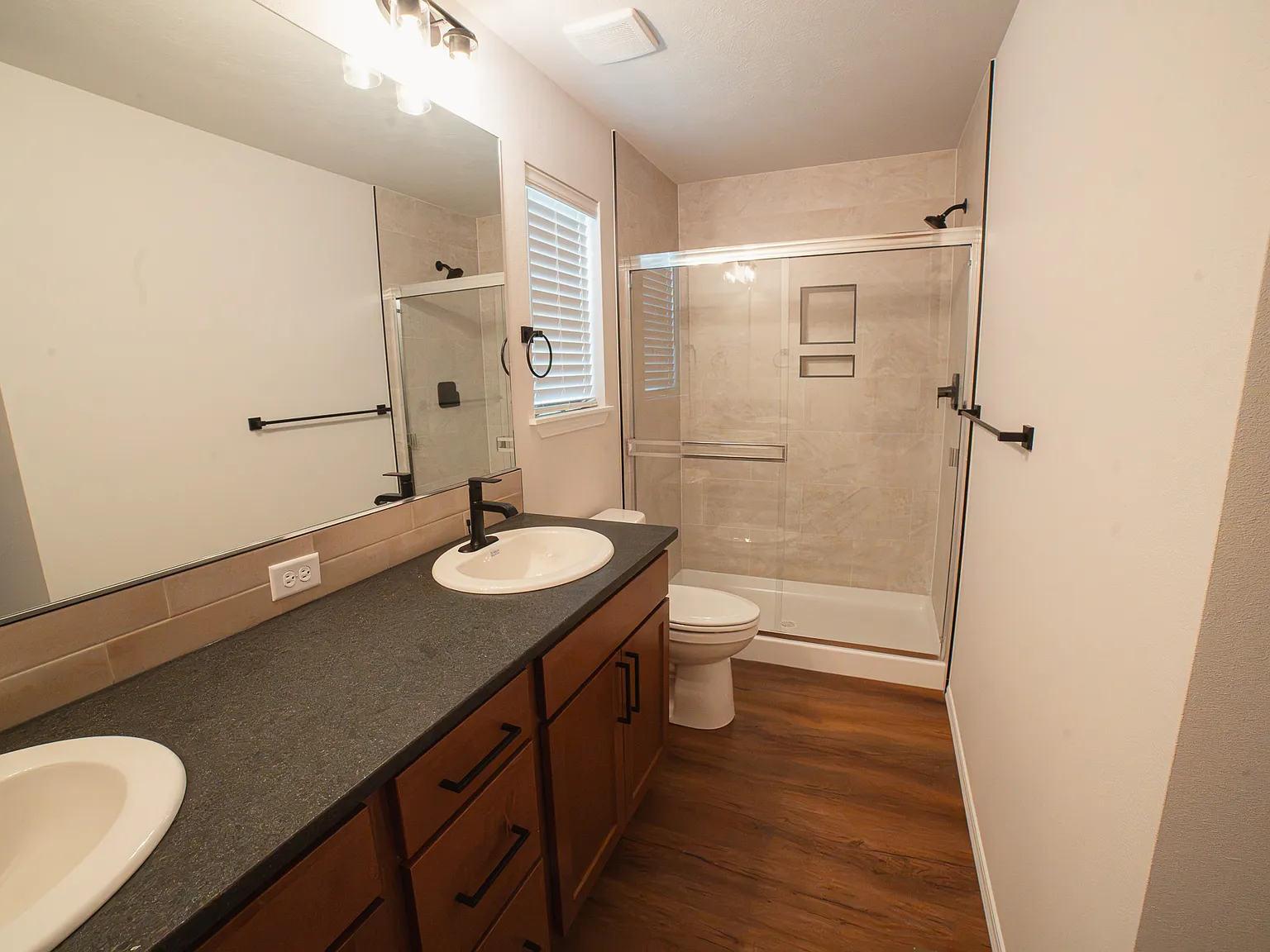 3 bed, 2.5 bath, 1730 sqft, $2,595 — Photo 4