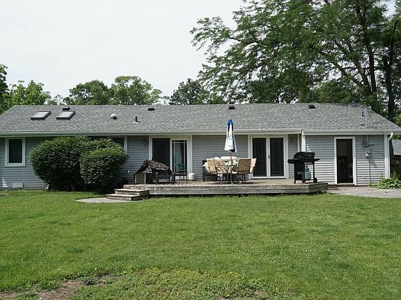Full view of back of house/yard