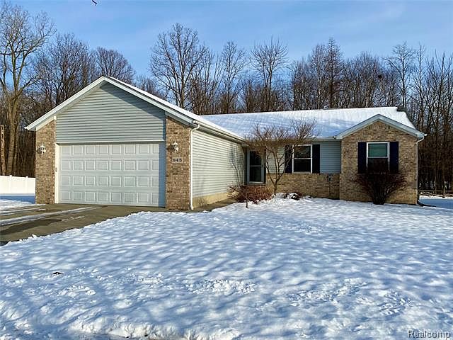 1st image of 945 Emerald Ct