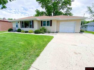 811 N Carver St, Winthrop, MN 55396