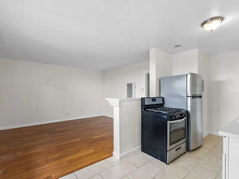 1119 N Genesee Ave #1 — Photo 8