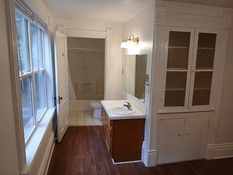 Main Bedroom Bathroom Entry
