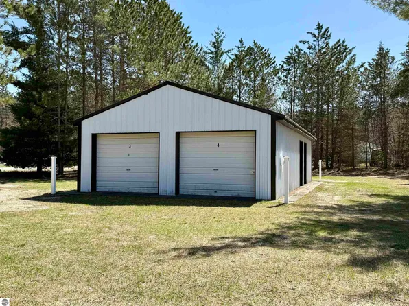 3044 S 29th Rd, Cadillac, MI 49601