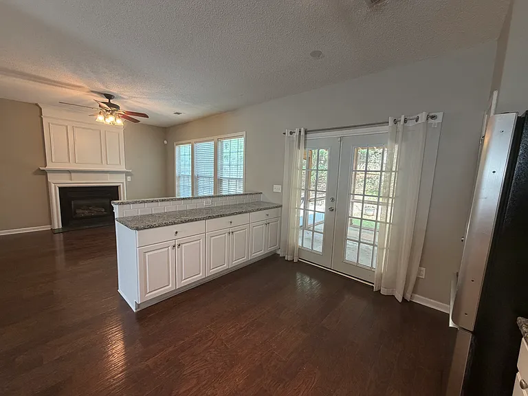 10905 Wittenridge Dr — Photo 6