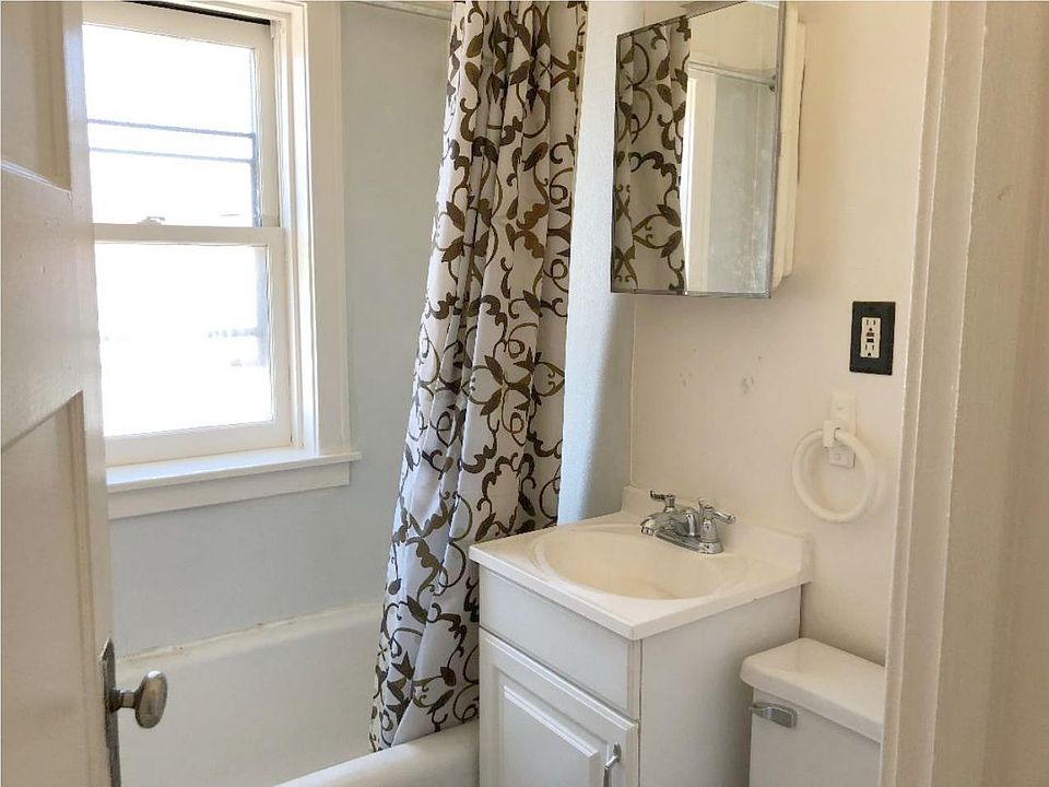 2nd image of 7510 W Lincoln Ave