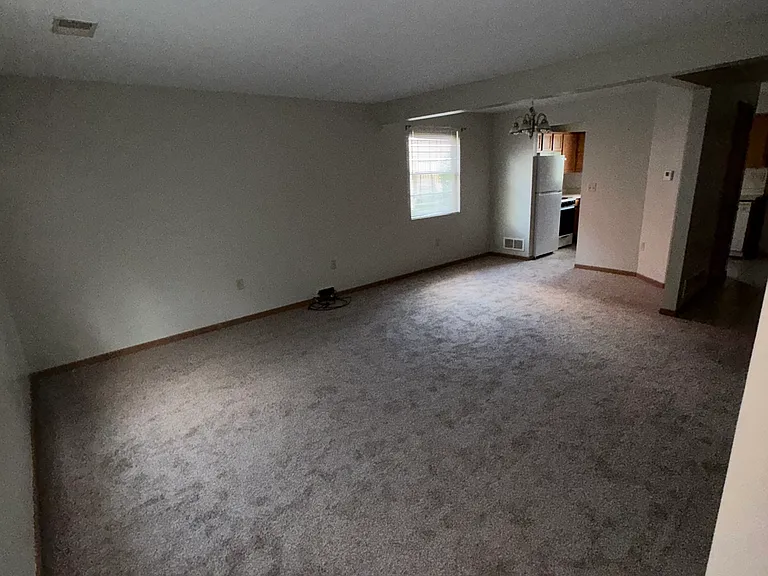 162 E Marigold St — Photo 2