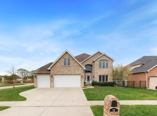 35 Clair Ct, Roselle, IL 60172