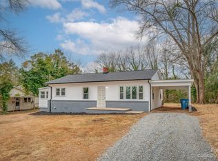 302 Willow Run Dr, Forest City, NC 28043