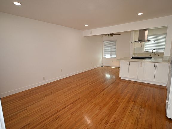 3rd image of 70 Roycroft Ave APT B