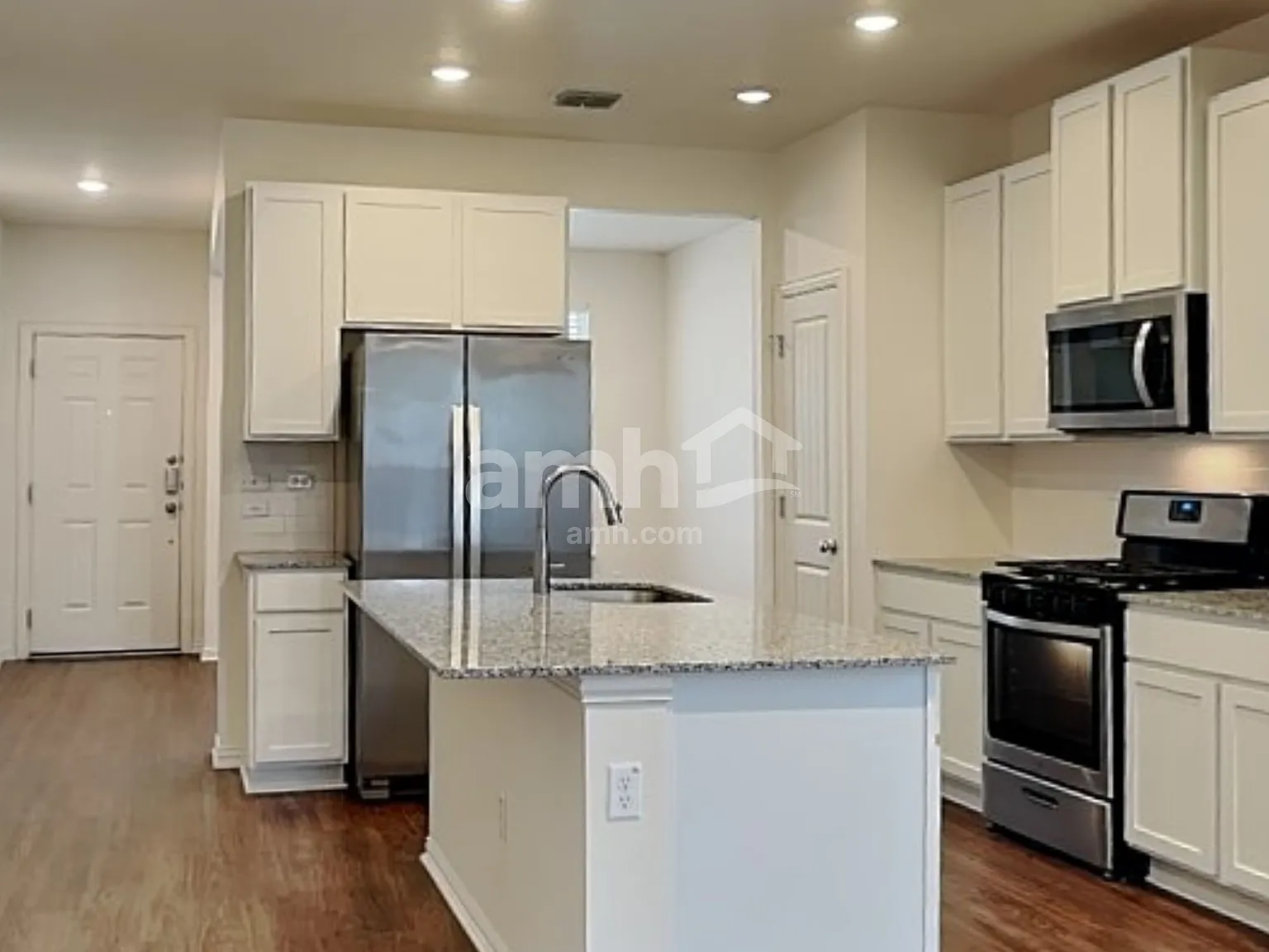 3 bed, 2.0 bath, 1446 sqft, $1,755 — Photo 2