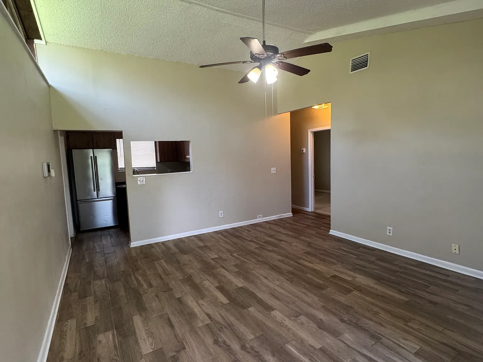 2 bed, 870 sqft, $1,300 — Photo 1