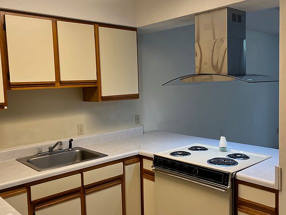 Kitchen with brand new upgraded range hood