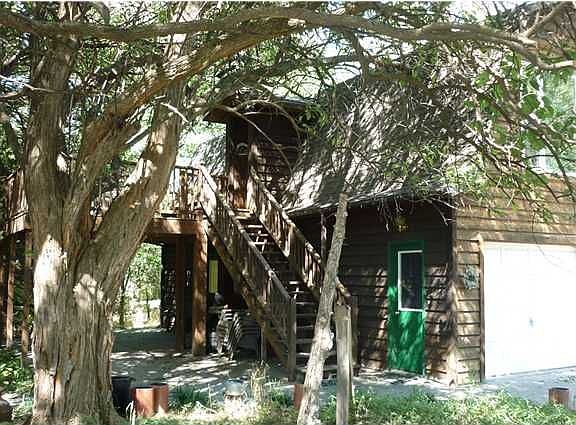 3rd image of 216 E Commercial St