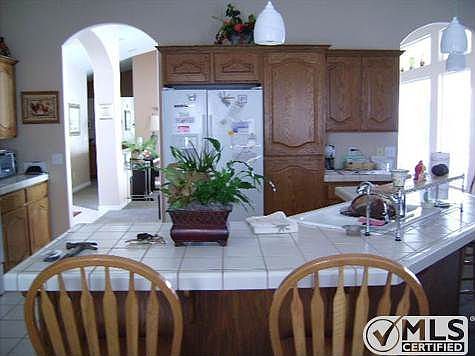 Kitchen w/ Bar