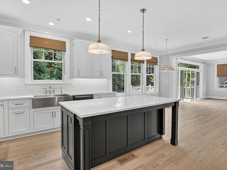 5718 Huntington Pkwy — Photo 33