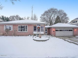 1652 7th St NW, Grand Rapids, MI 49504