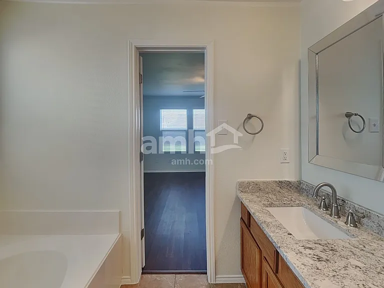 9921 Thomas Jefferson Dr — Photo 15