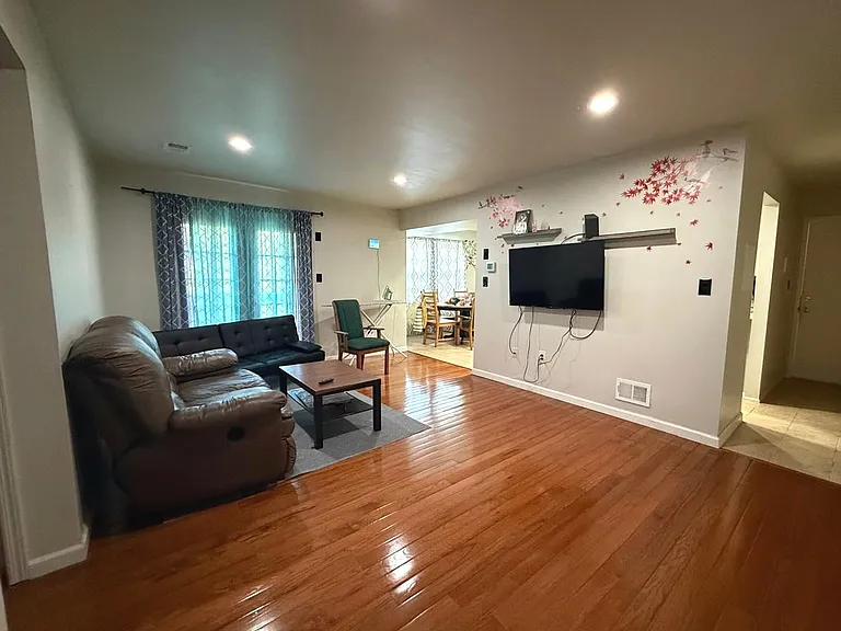 1107 Green Hollow Dr — Photo 1
