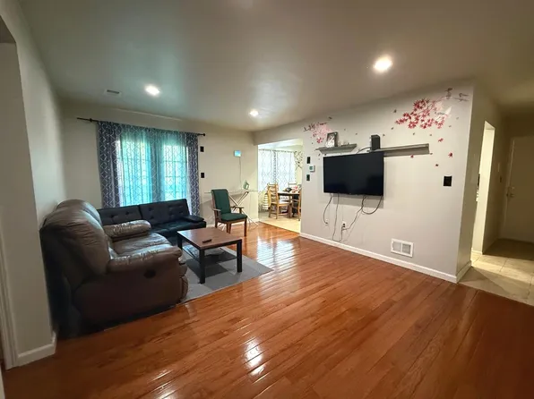 1107 Green Hollow Dr, Iselin, NJ 08830