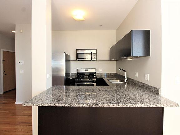 3rd image of 2157 N Damen Ave #304