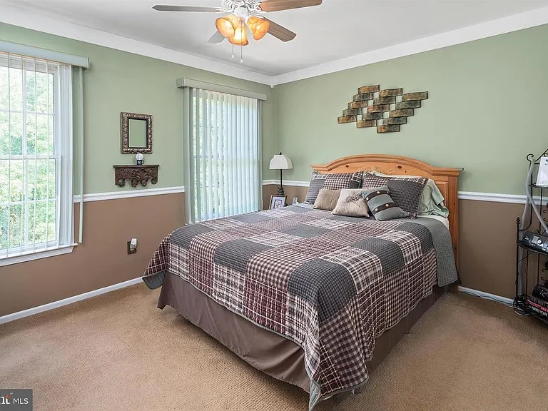 100 Endsleigh Ct — Photo 8