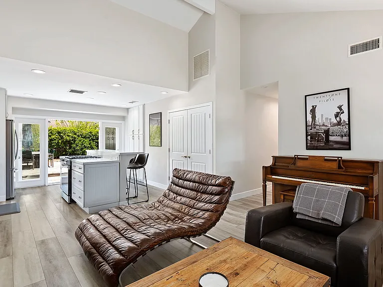 1425 Carnation Pl — Photo 22
