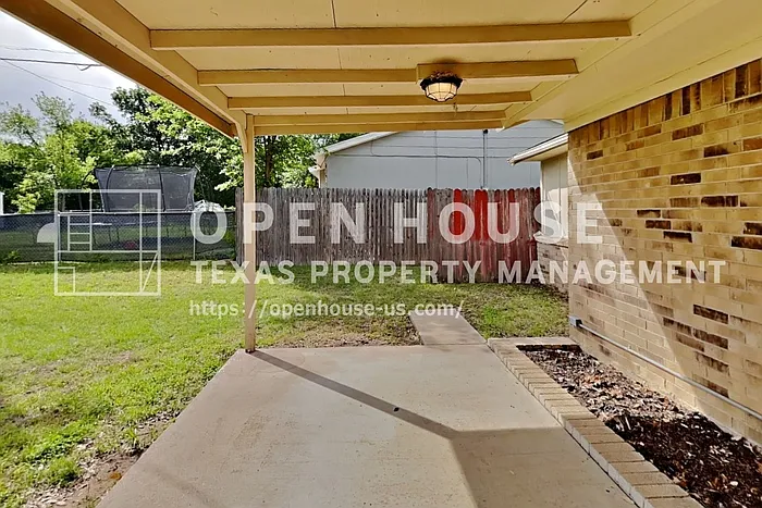 621 Barkridge Trl — Photo 16
