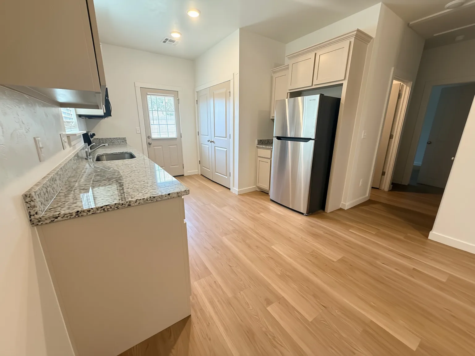 2 bed, 900 sqft, $1,275 — Photo 3