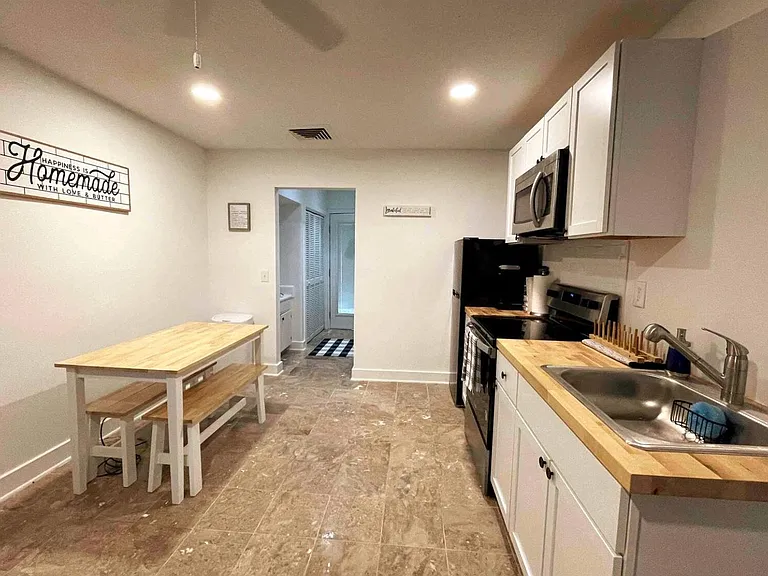 615 Executive Golf Villas #A — Photo 2