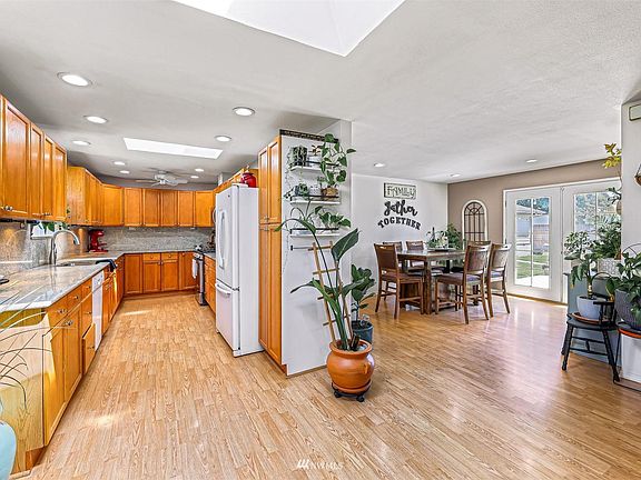 5th image of 22904 E Apple Ln