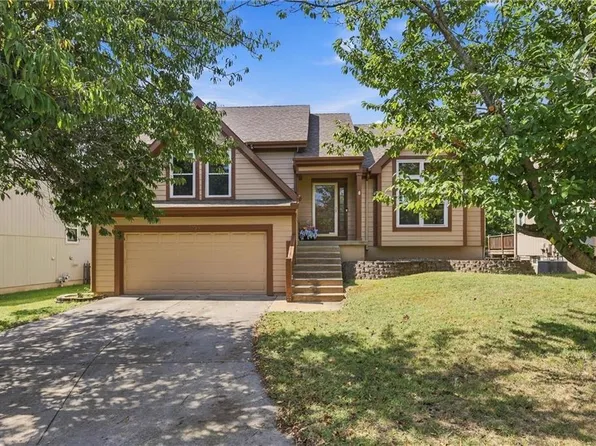 15724 S Locust St, Olathe, KS 66062
