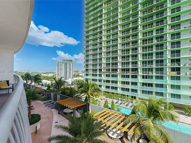 1750 N Bayshore Dr #1405 — Photo 35