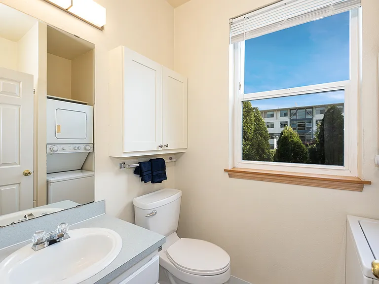 Upper Level Bath with Washer-Dryer