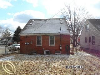 4th image of 18041 Hanna St