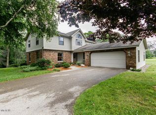 469 Country Club Rd, Holland, MI 49423