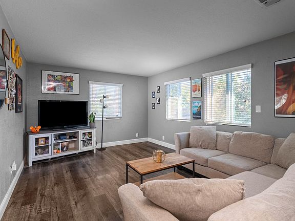 5th image of 10448 Hartford Court