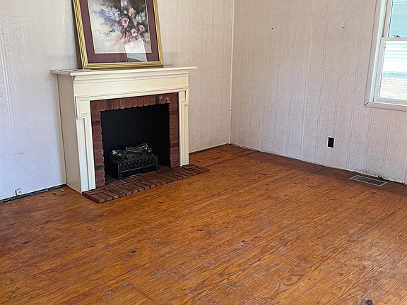 2nd image of 740 E St NE